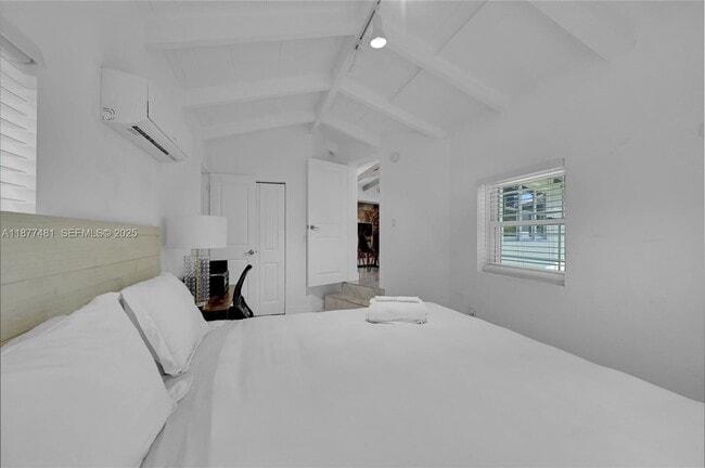 Building Photo - 15 NE 95th St