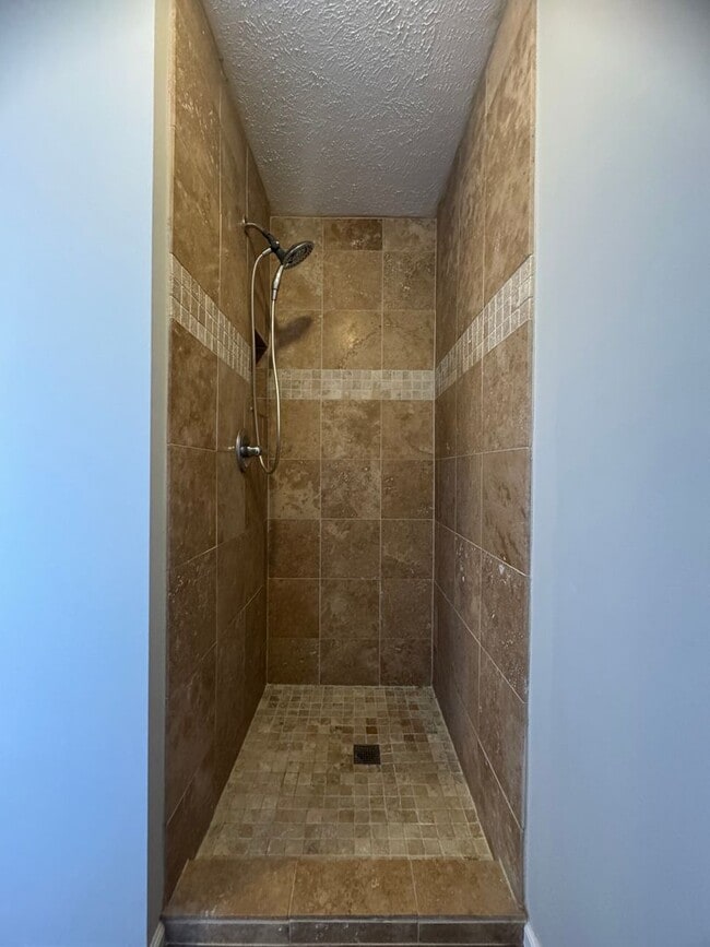 Building Photo - Beautiful Single Family Home in Clarksville