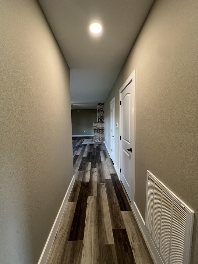 Building Photo - 14500 Old Troy Rd