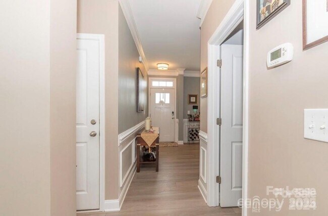 Building Photo - 11054 Hat Creek Ln