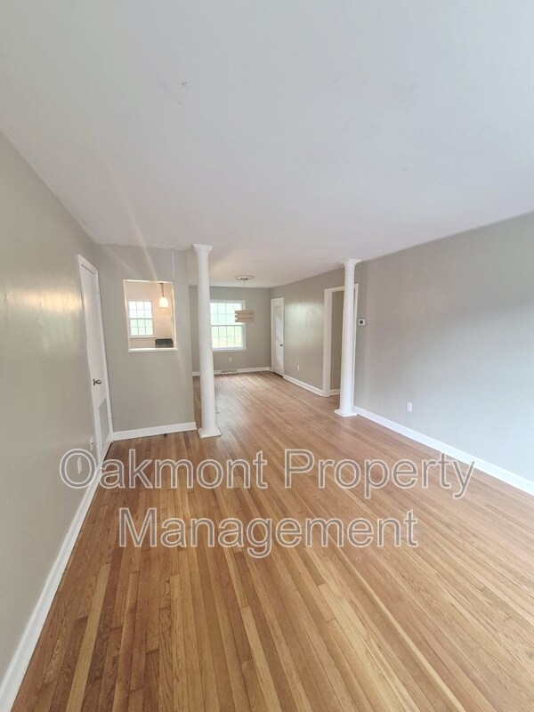 Building Photo - 2404 Barracks Ct