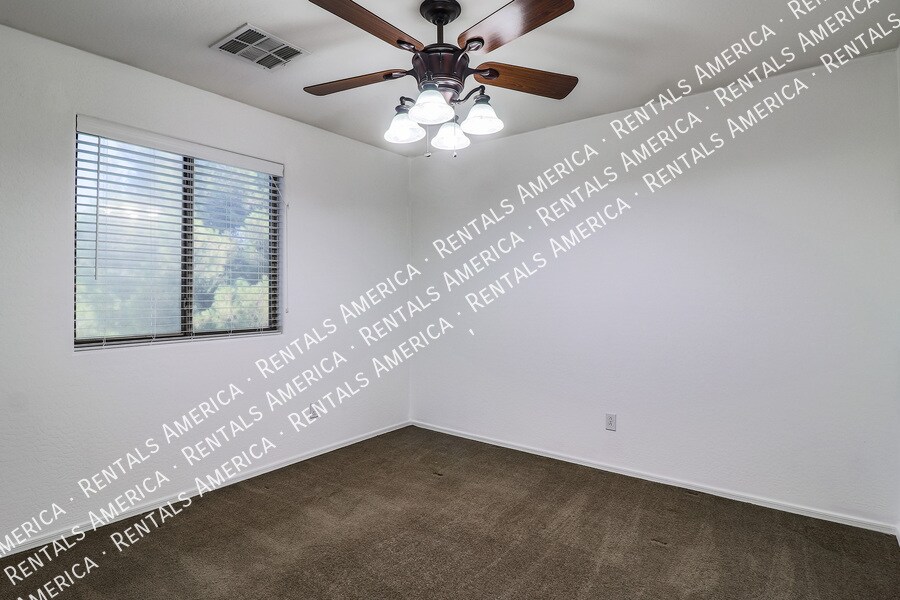 Building Photo - 10606 W La Reata Ave