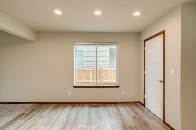 Building Photo - Fantastic 3-Bed, 2.5 Bath with 2-car garage!
