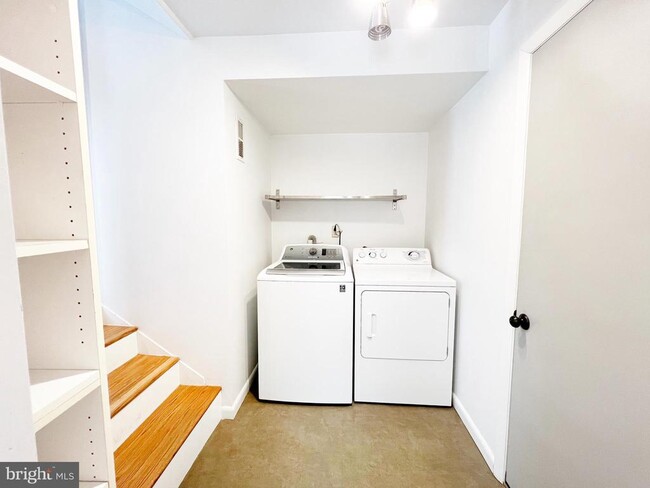 Building Photo - 450 Linden Ave