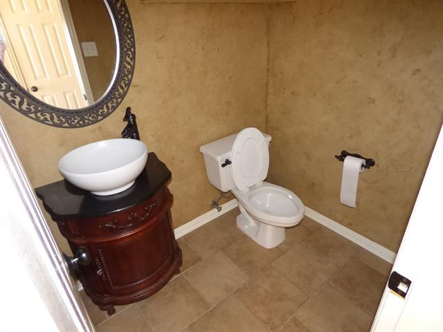 Building Photo - 1820 Sumac Dr