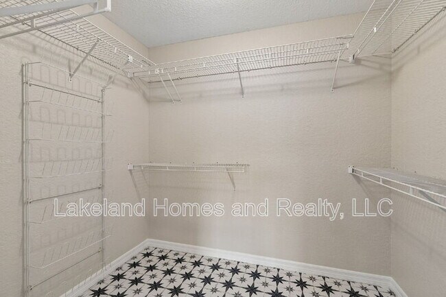 Building Photo - 95 Woodside Dr
