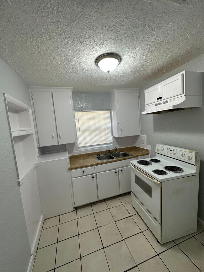 Primary Photo - 310/312 Acosta St