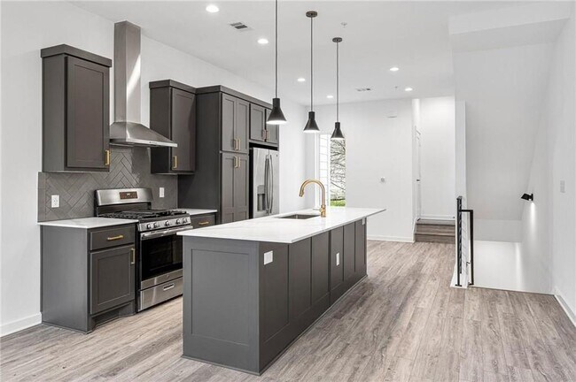 Building Photo - 2804 S 1st St