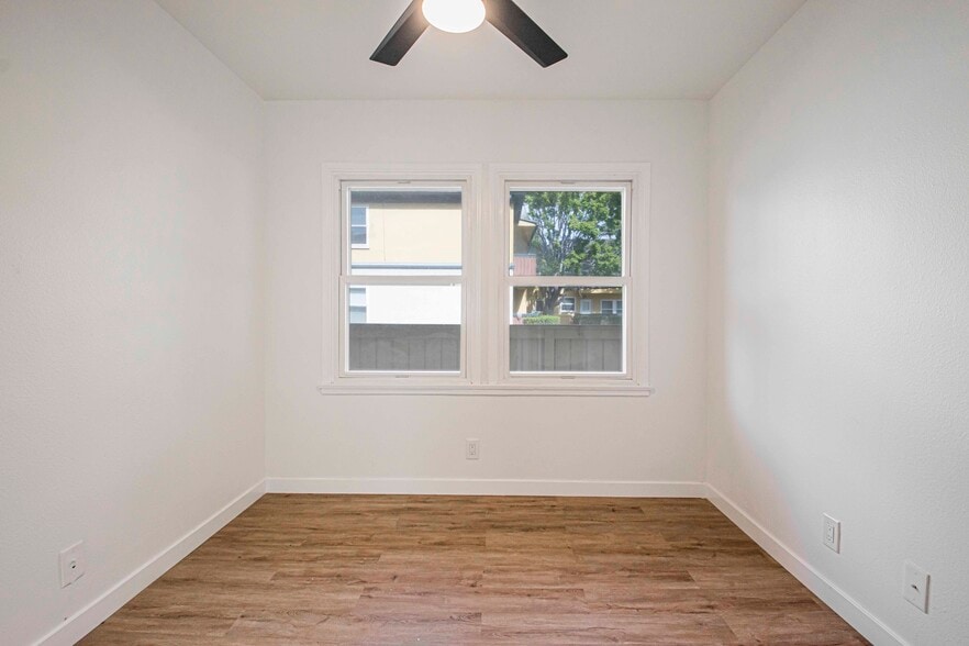 Building Photo - 8802 Belford Ave