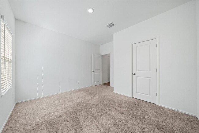 Building Photo - 13601 Mussel Rn