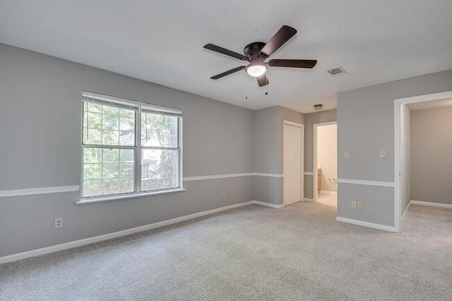 Building Photo - 2453 Riverlook Dr
