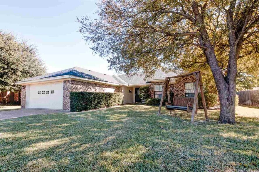 Building Photo - 303 Confederate Dr