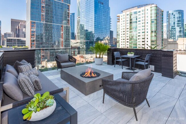 Building Photo - 17 Guy Pl