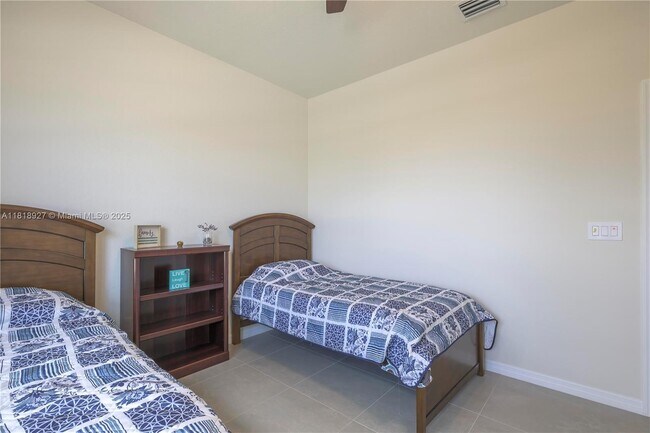 Building Photo - 12300 SW Myrtle Oak Dr