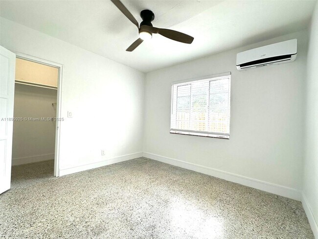 Building Photo - 401 SE 14th Ct