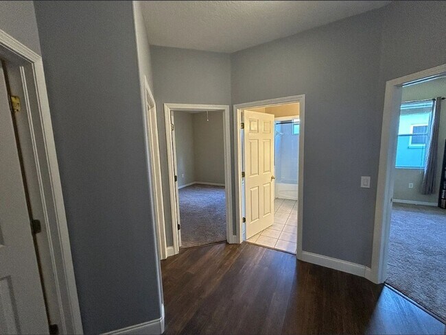 Building Photo - 4 bedroom 2 bathroom Sterling Hills Home