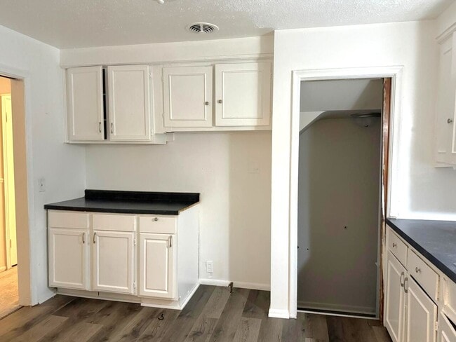 Building Photo - 9083 Grandville