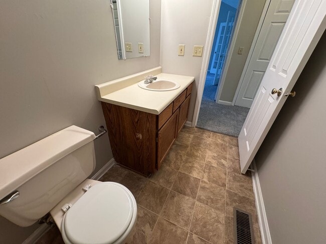 Building Photo - Eagle Creek 3 Bed 2.5 Bath