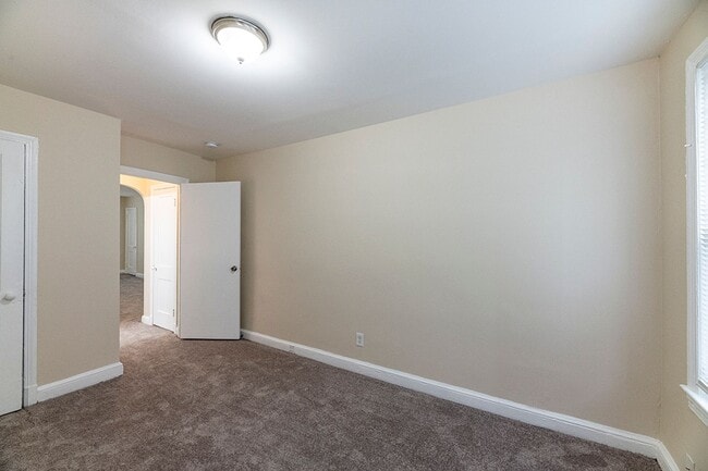 Building Photo - 351 Parkland Pl SE