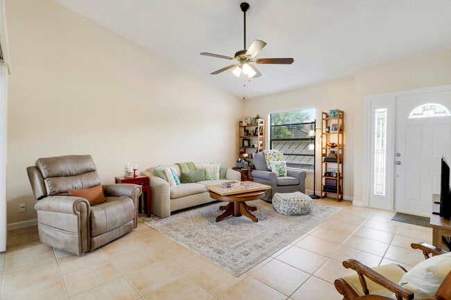 Building Photo - 703 Stonewood Ct