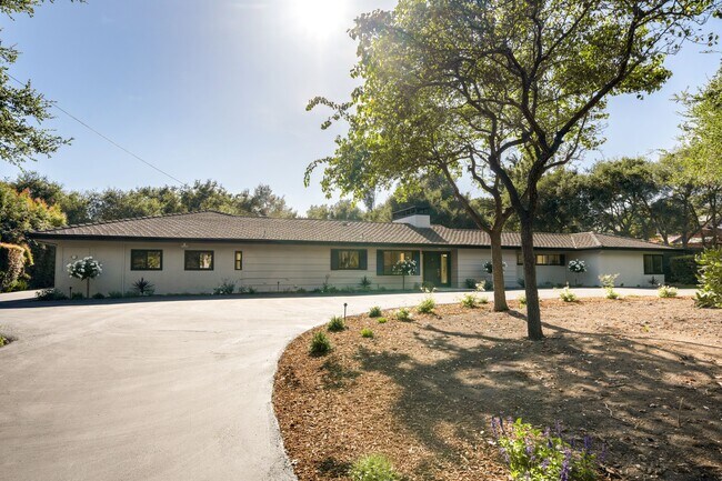 Building Photo - 579 Hot Springs Rd