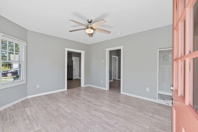 Building Photo - 547 Randolph St