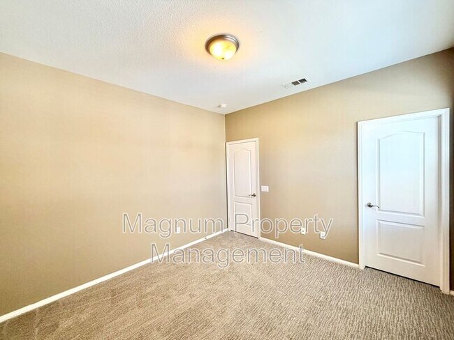Building Photo - 28853 Sarasota Way