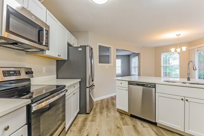 Building Photo - 914 Claiborne Ln