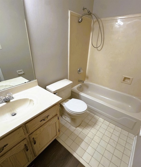 Building Photo - 2271 Lake Springs Ln