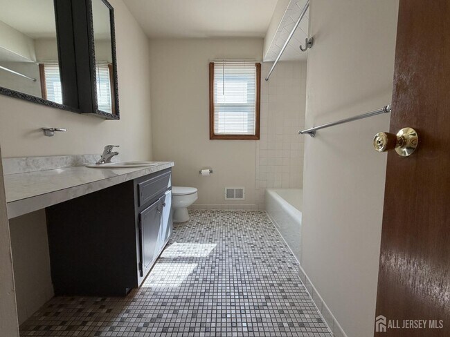 Building Photo - 830 2nd St