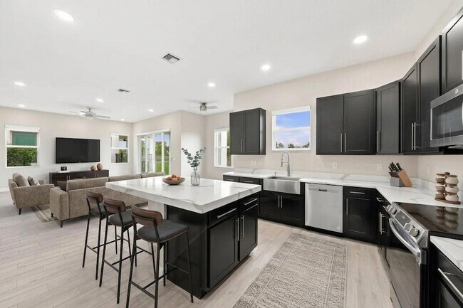 Building Photo - 5608 Macoon Wy