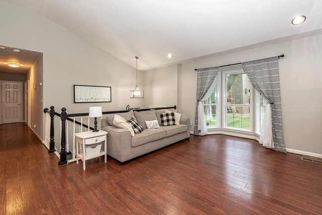 Building Photo - 3bd/2.5ba 2-story home in quiet neighborhood.