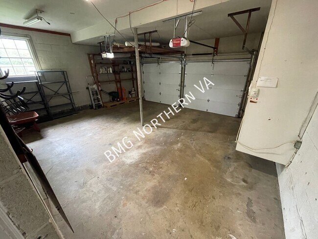 Building Photo - 7905 Lewinsville Rd