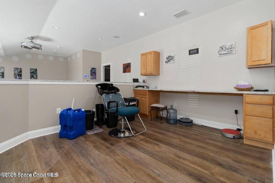 Building Photo - 1280 US-1