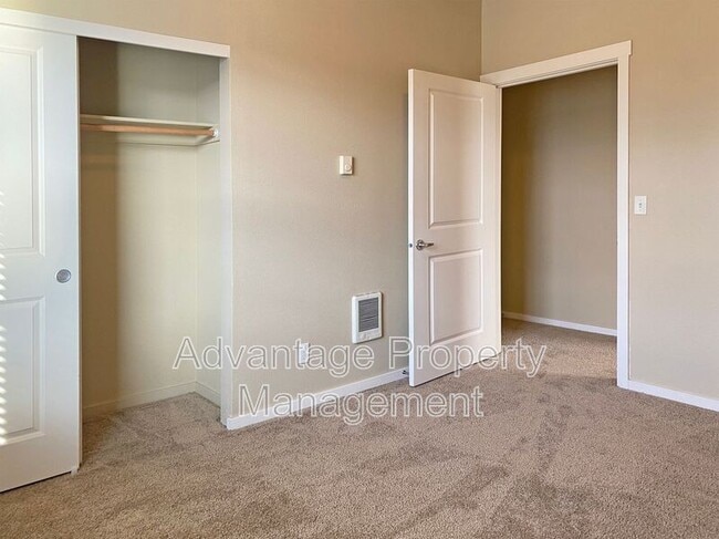 Building Photo - 501 Catron Pl