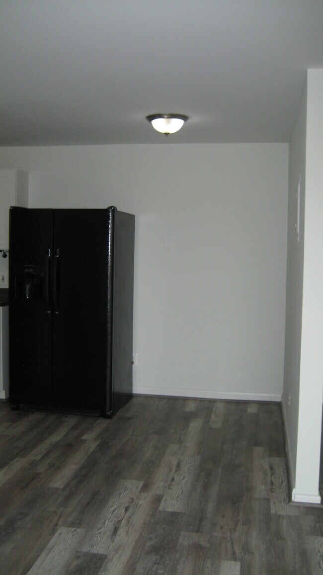 Building Photo - 214 Locust St SE