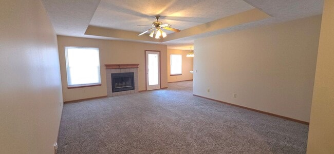 Building Photo - 3 Bedroom 2 Bathroom home in Nixa for $1395!