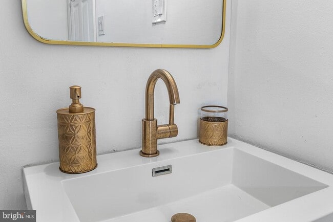 Building Photo - 569 N 20th St