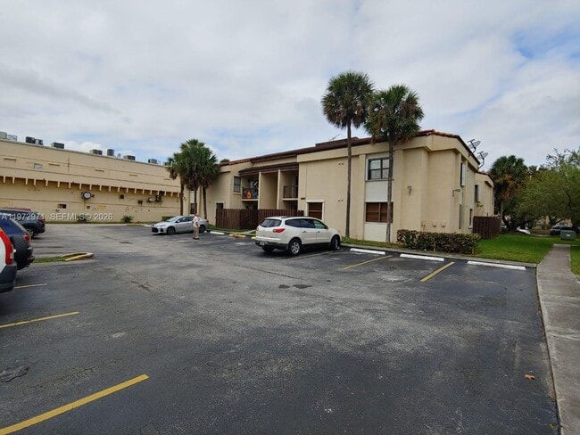 Building Photo - 690 W Park Dr