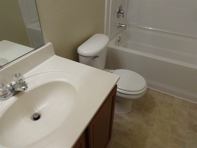 Building Photo - 1120 Boxwood Dr