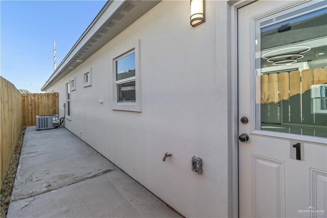 Building Photo - 21 N Emerald Ave