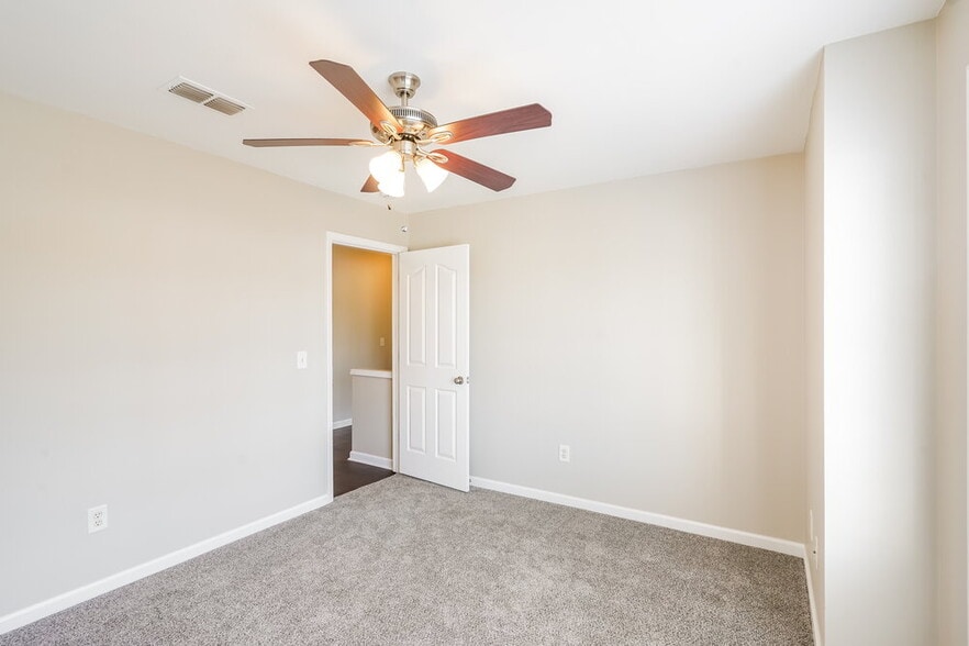 Building Photo - 1476 Priestshore Bay