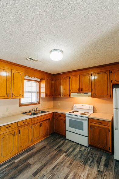 Building Photo - 1210 Douglas MacArthur St