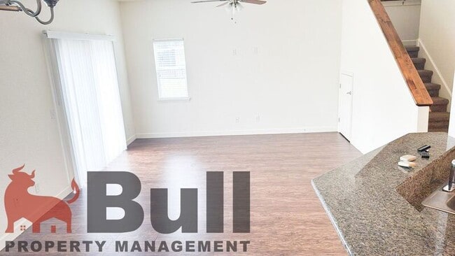Building Photo - 1301 Evergreen Ct