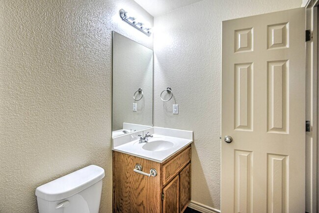 Building Photo - 1607 Powder River Dr APT A