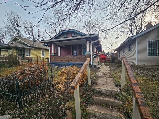 Building Photo - 2523 E 18th St