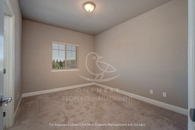 Building Photo - Fantastic - one of a kind 5 bdrm 4 bth home with pool