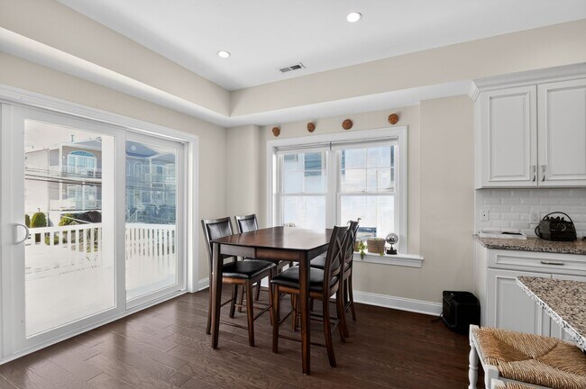 Building Photo - 103 N Madison Ave