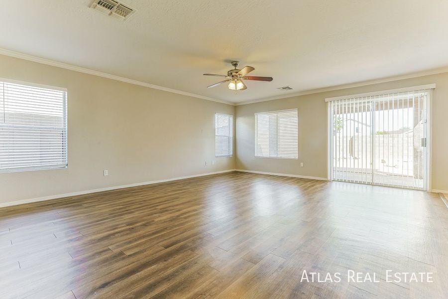 Building Photo - 912 E Mayfield Cir