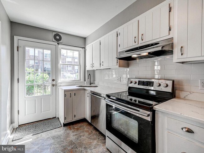 Building Photo - 111 Stanmore Rd